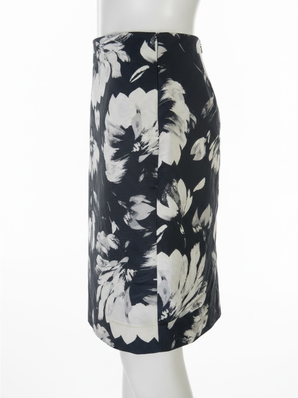 The Limited Black White Floral Pencil Skirt Size 8 Side Zip Workwear EUC - Picture 2 of 9